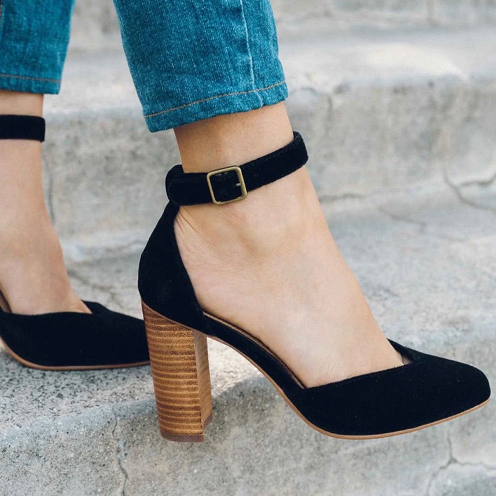 New in box Soludos Collete heels